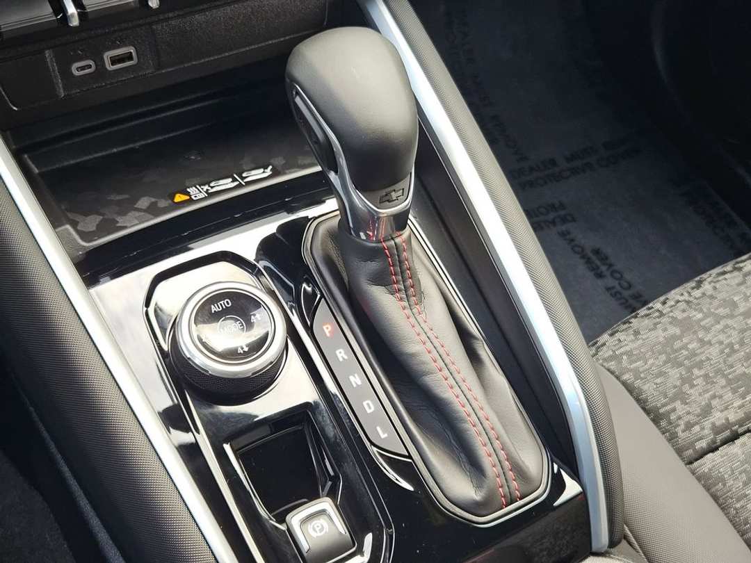 2026 Chevrolet Colorado Z71 - Image 18