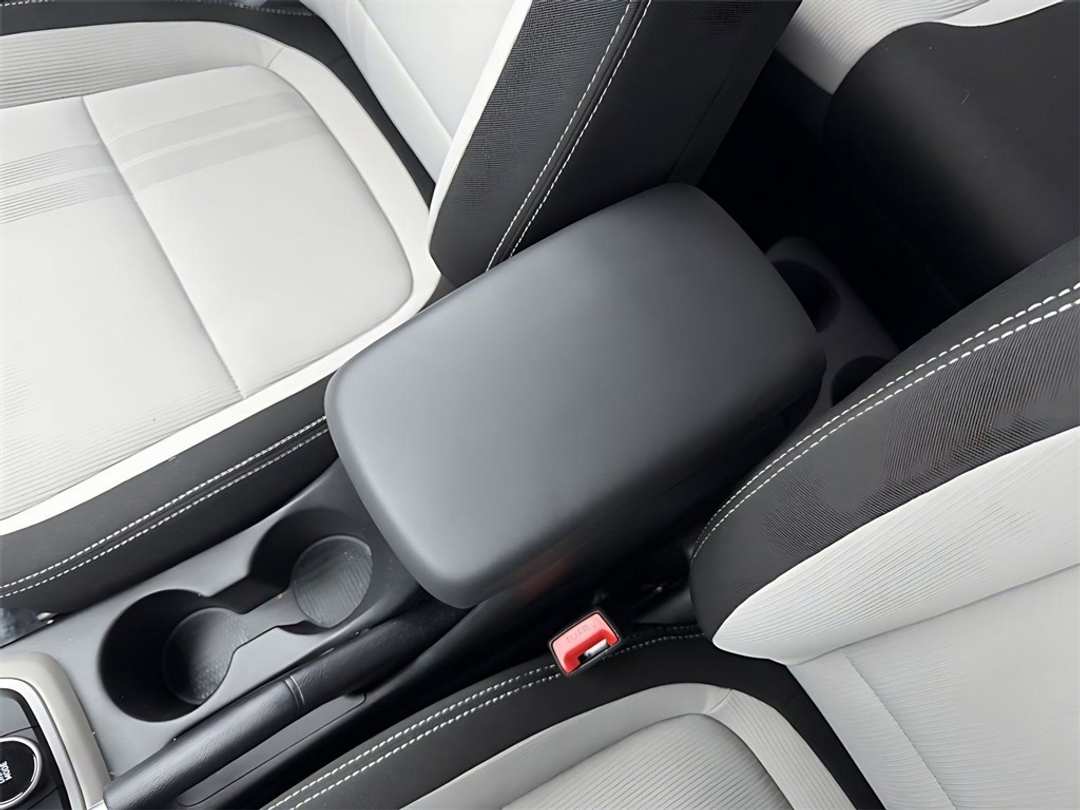 2025 Hyundai Venue SEL - Image 24