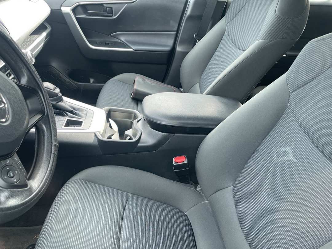 2021 Toyota Rav4 LE - Image 5