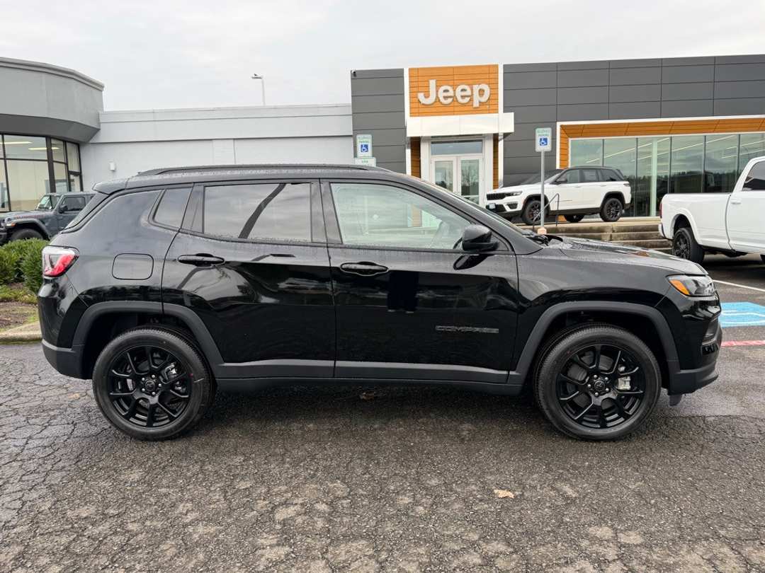 2026 Jeep Compass Latitude - Image 9