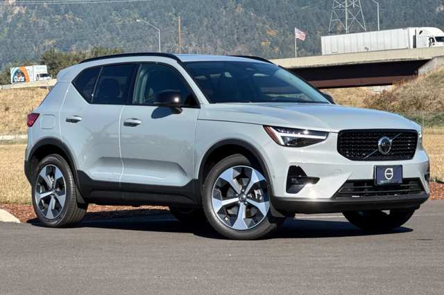2026 Volvo Xc40 B5 Plus