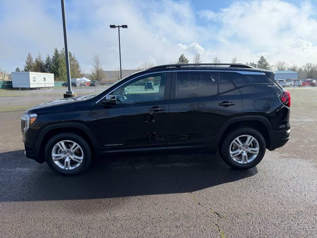 2022 GMC Terrain SLE - Image 5