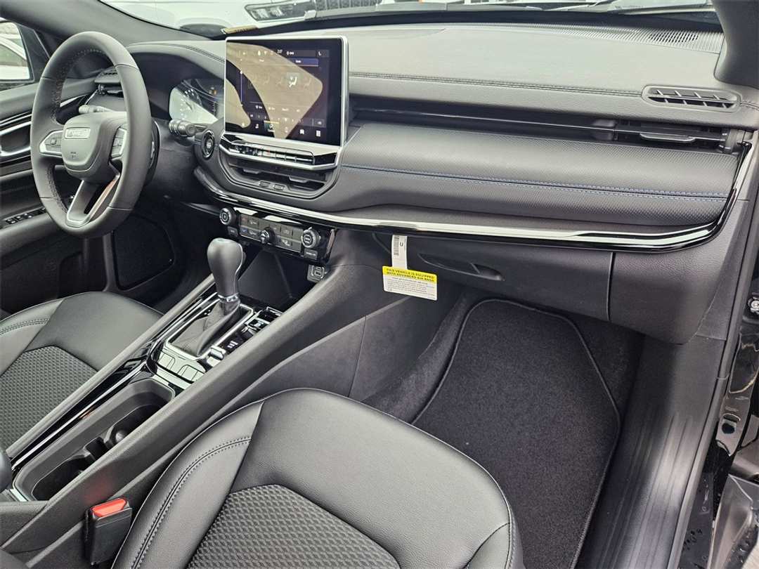 2026 Jeep Compass Latitude - Image 36