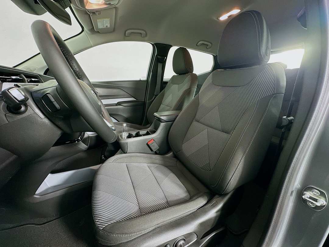 2027 Chevrolet Bolt Ev LT - Image 21