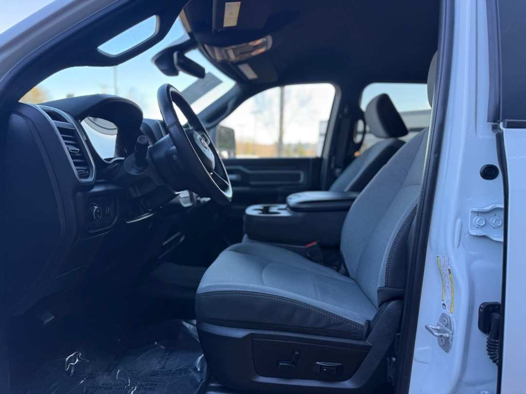 2024 Ram 2500 Big Horn - Image 25
