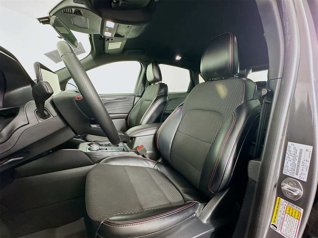 2024 Ford Escape STLine - Image 10