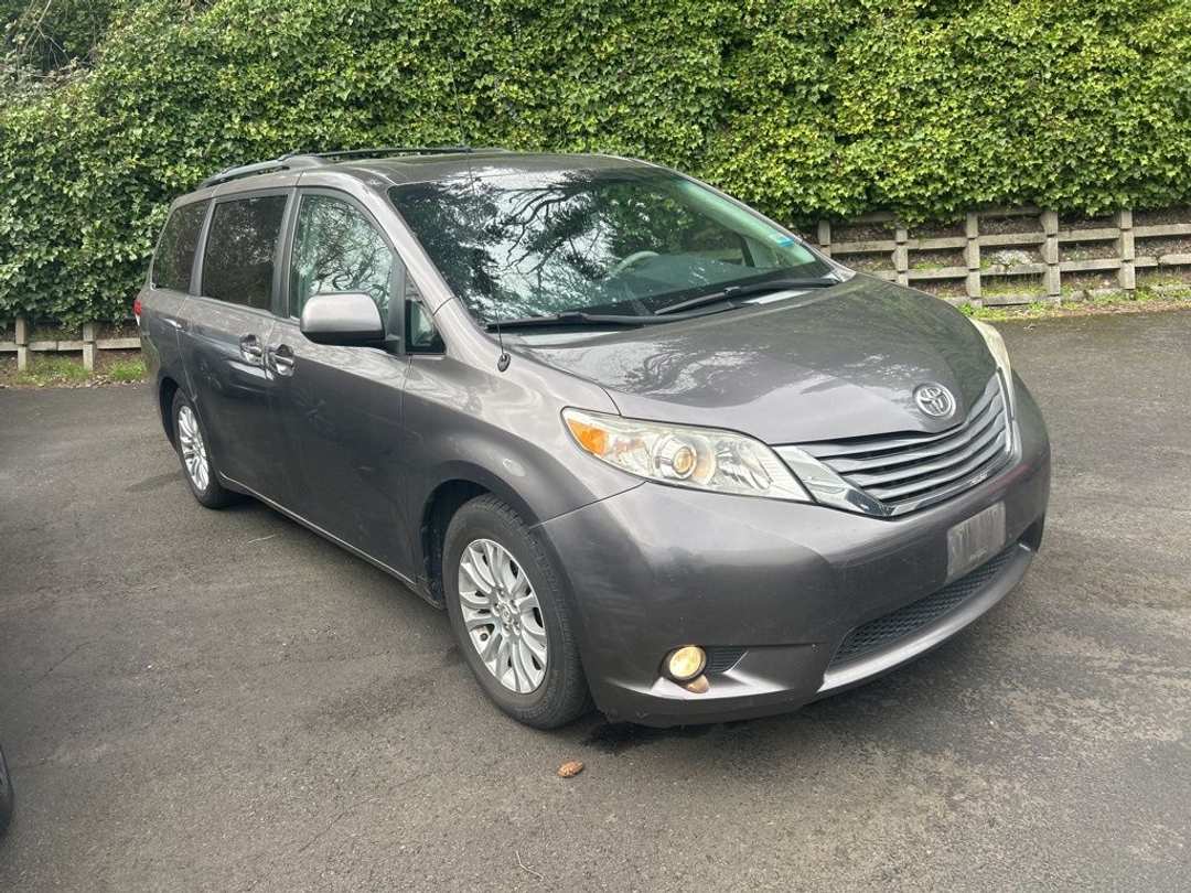 2011 Toyota Sienna XLE - Image 2