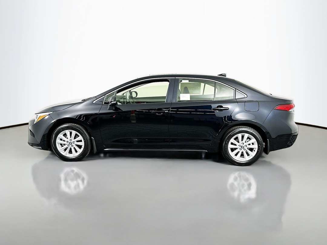 2026 Toyota Corolla XLE - Image 4