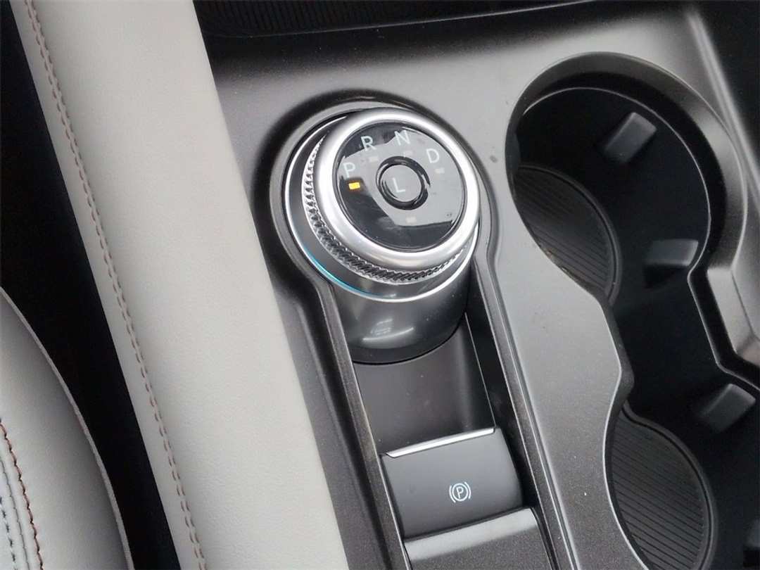 2026 Ford Explorer Active - Image 16