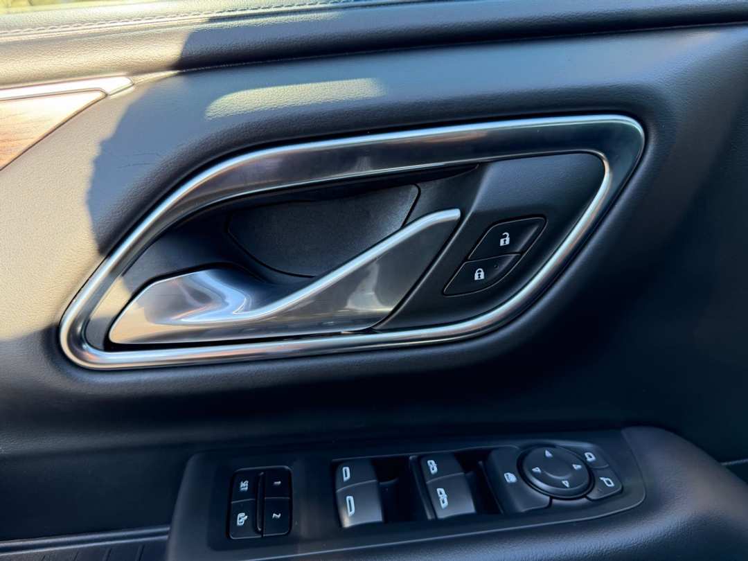 2023 Chevrolet Suburban LT - Image 13