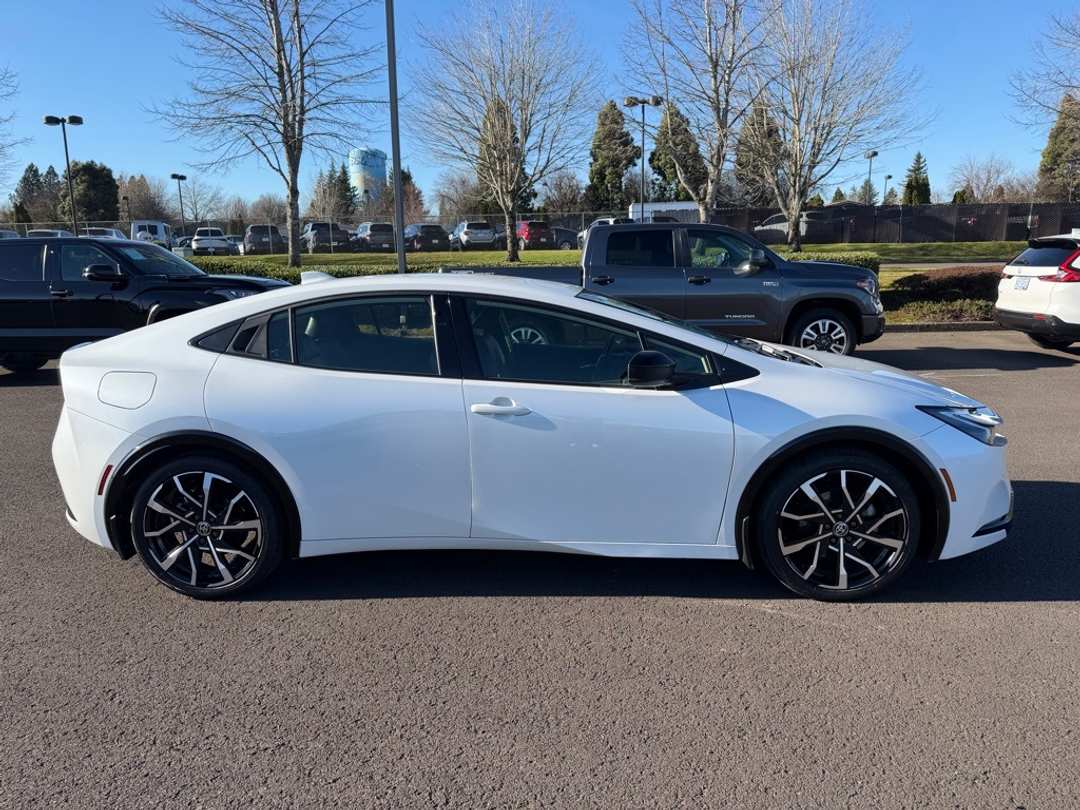 2024 Toyota Prius Prime XSE - Image 9