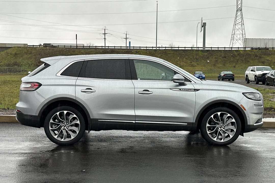 2023 Lincoln Nautilus Reserve - Image 2