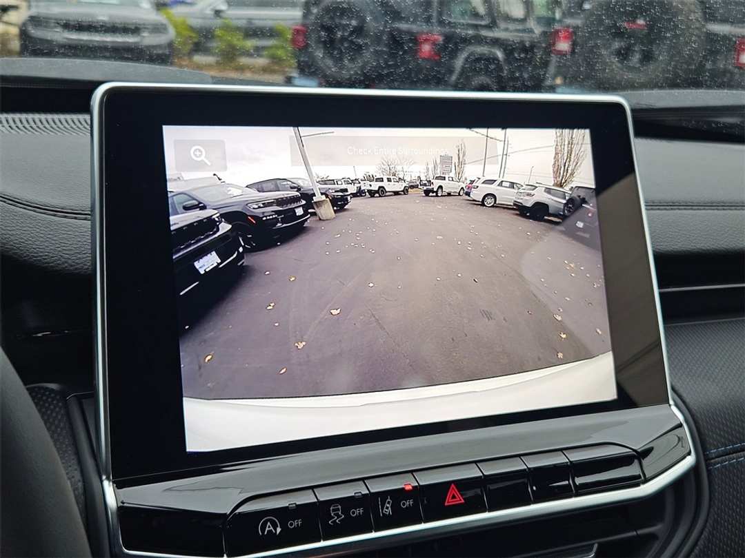 2026 Jeep Compass Latitude - Image 21