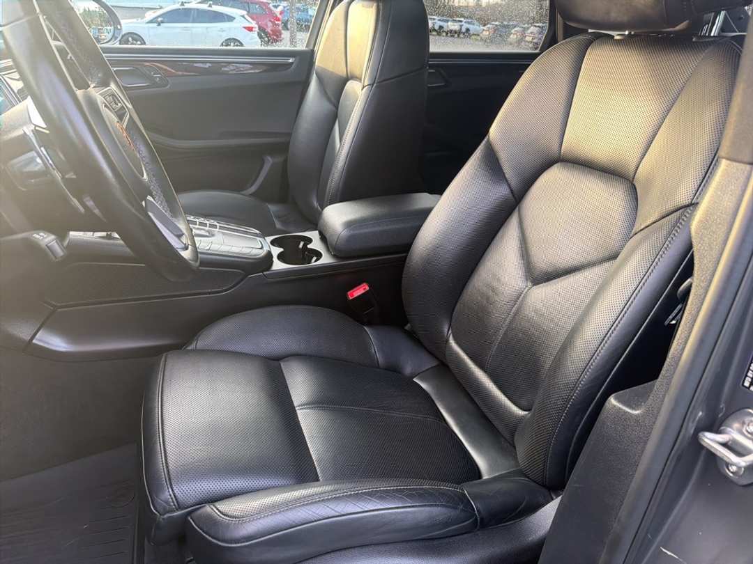 2018 Porsche Macan Base - Image 14