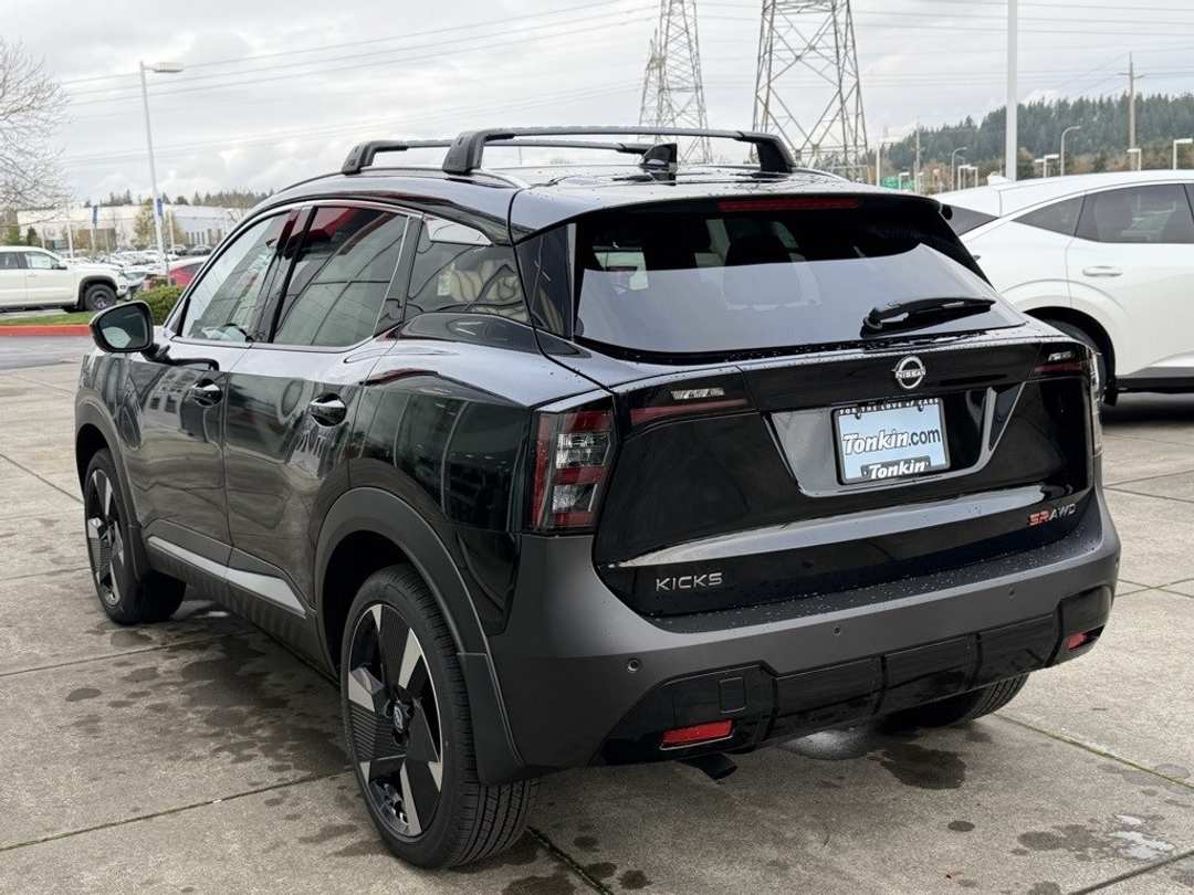 2026 Nissan Kicks SR - Image 8