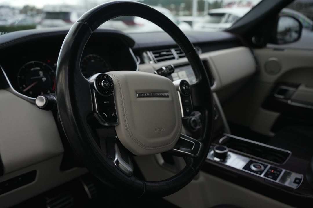 2015 Land Rover Range Rover 5.0L V8 Supercharged - Image 14