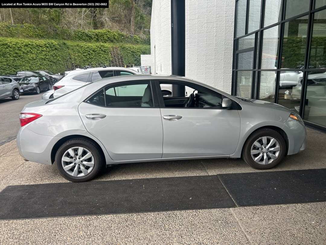 2014 Toyota Corolla LE - Image 3