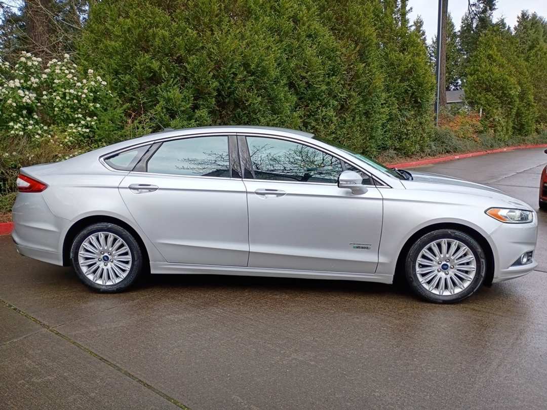 2015 Ford Fusion Energi SE Luxury - Image 3
