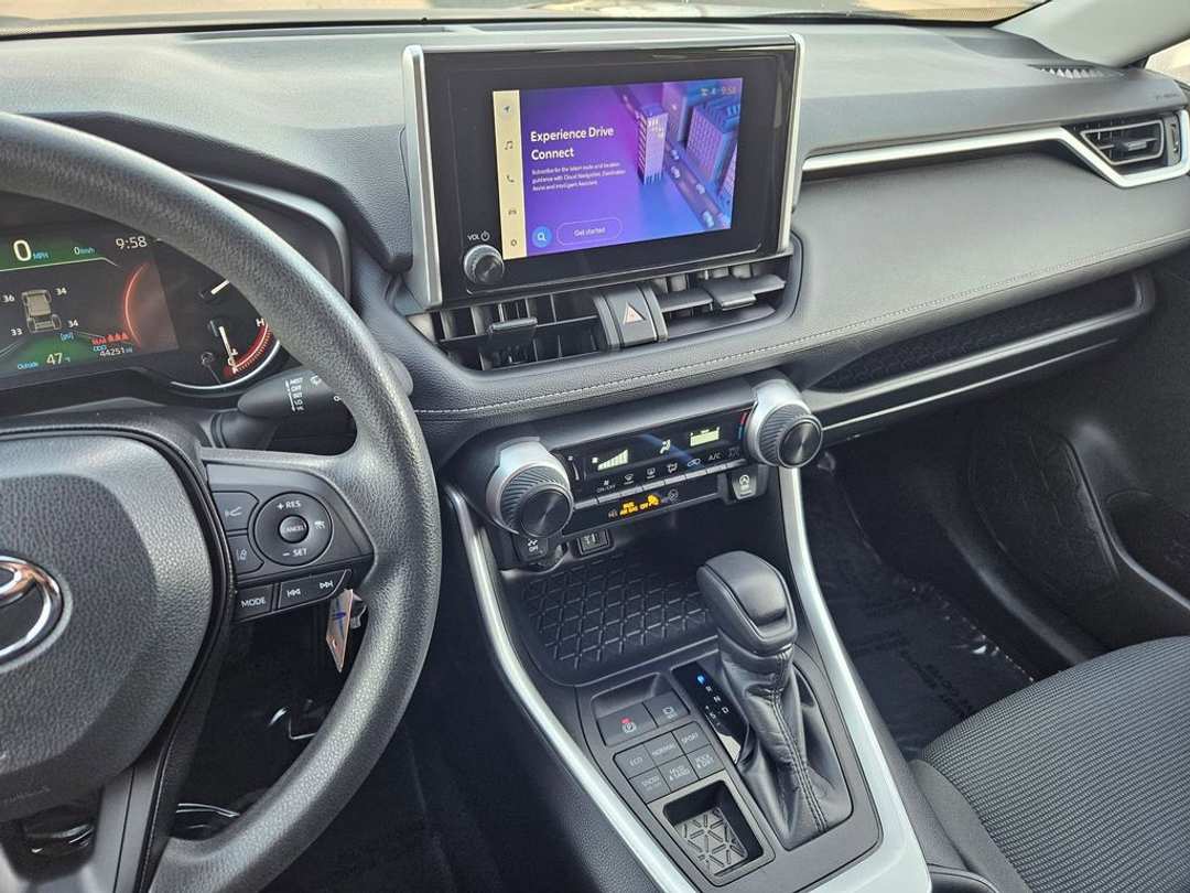 2024 Toyota Rav4 LE - Image 19