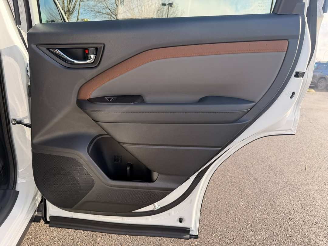 2026 Subaru Forester Sport - Image 22