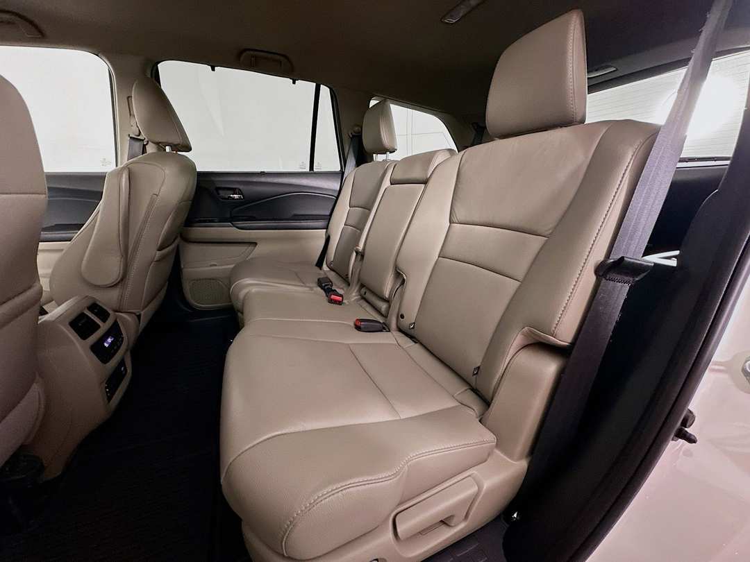 2017 Honda Pilot Touring - Image 26