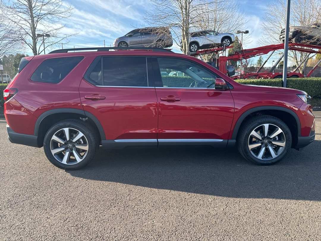 2025 Honda Pilot Touring - Image 2