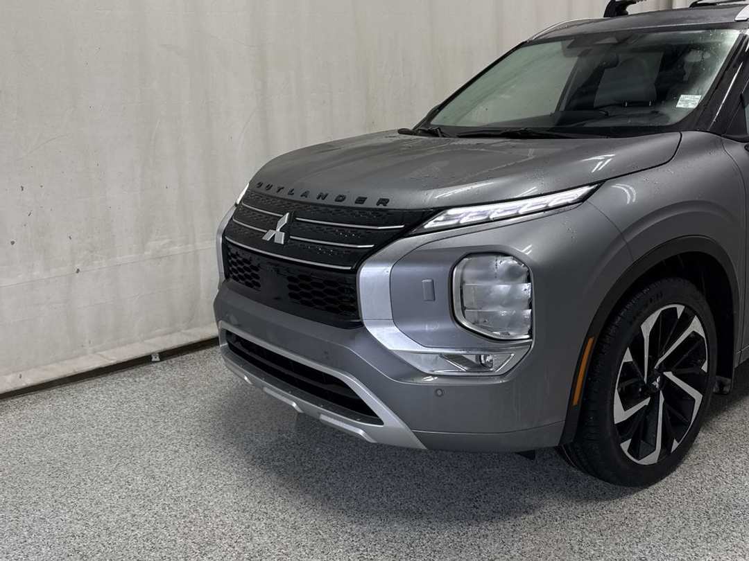 2022 Mitsubishi Outlander SEL - Image 3