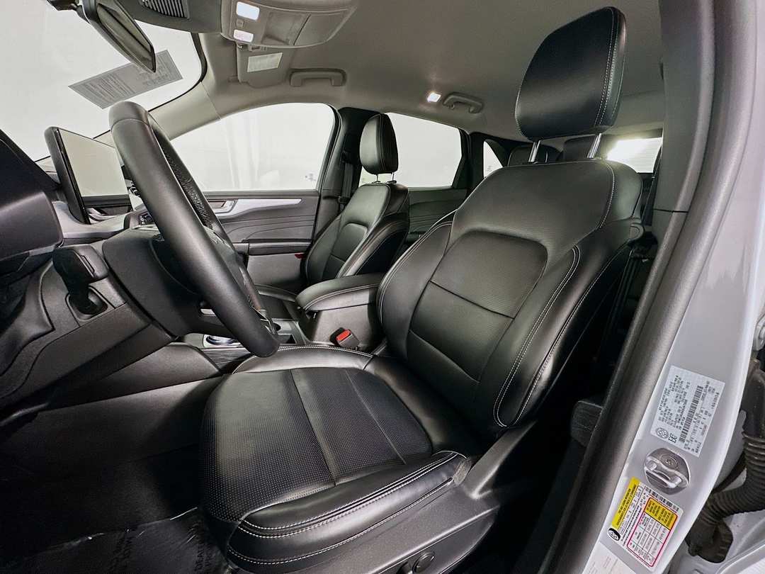 2025 Ford Escape Platinum - Image 22