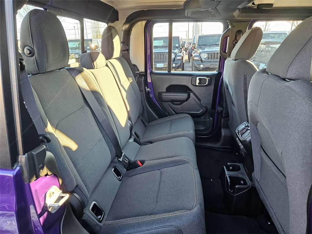 2026 Jeep Gladiator Sport - Image 32