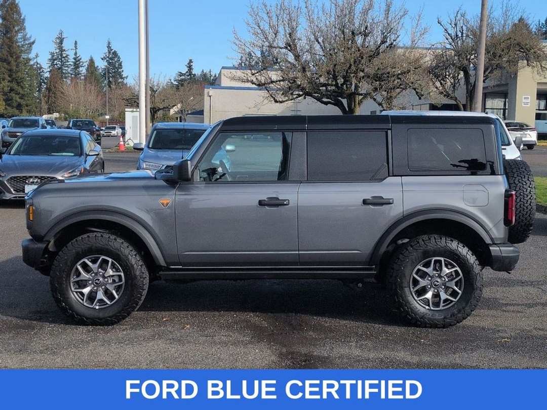 2025 Ford Bronco Badlands - Image 2