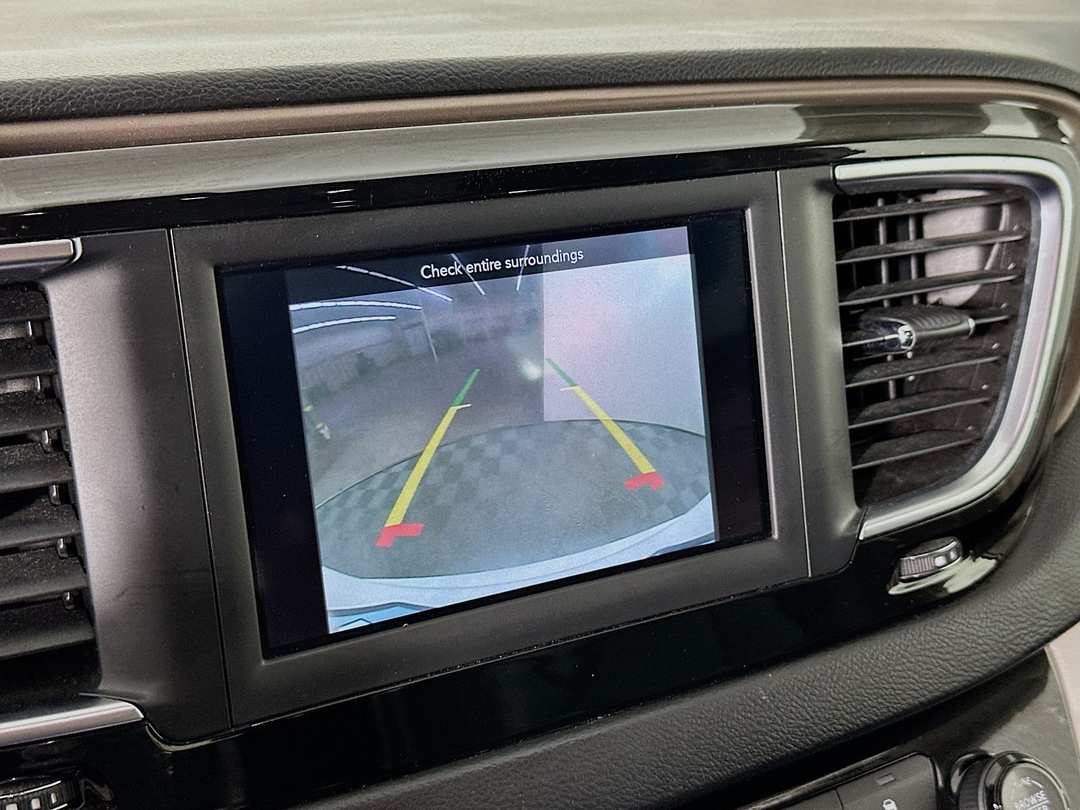 2019 Chrysler Pacifica Touring L - Image 14