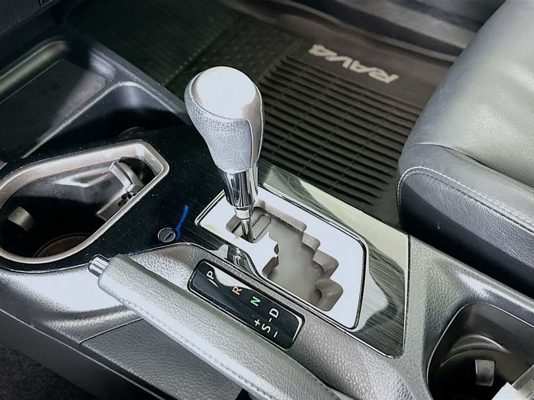 2018 Toyota Rav4 Limited - Image 18