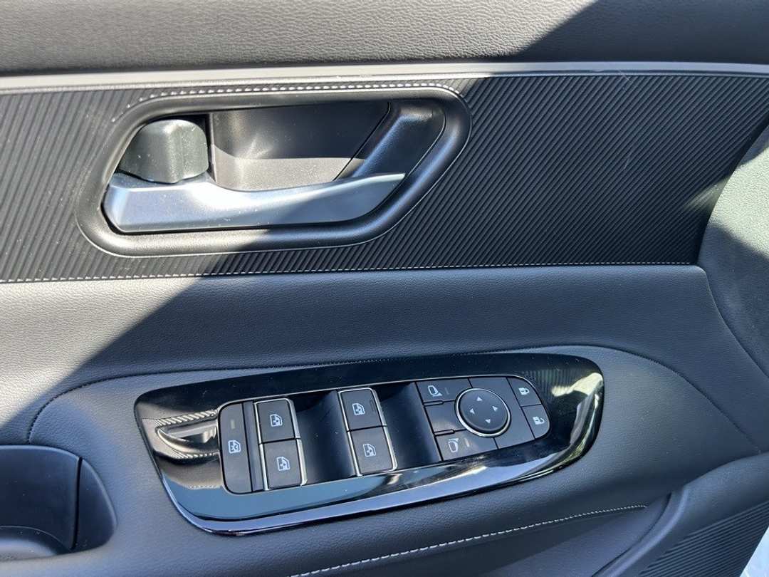 2025 Nissan Murano SV - Image 10