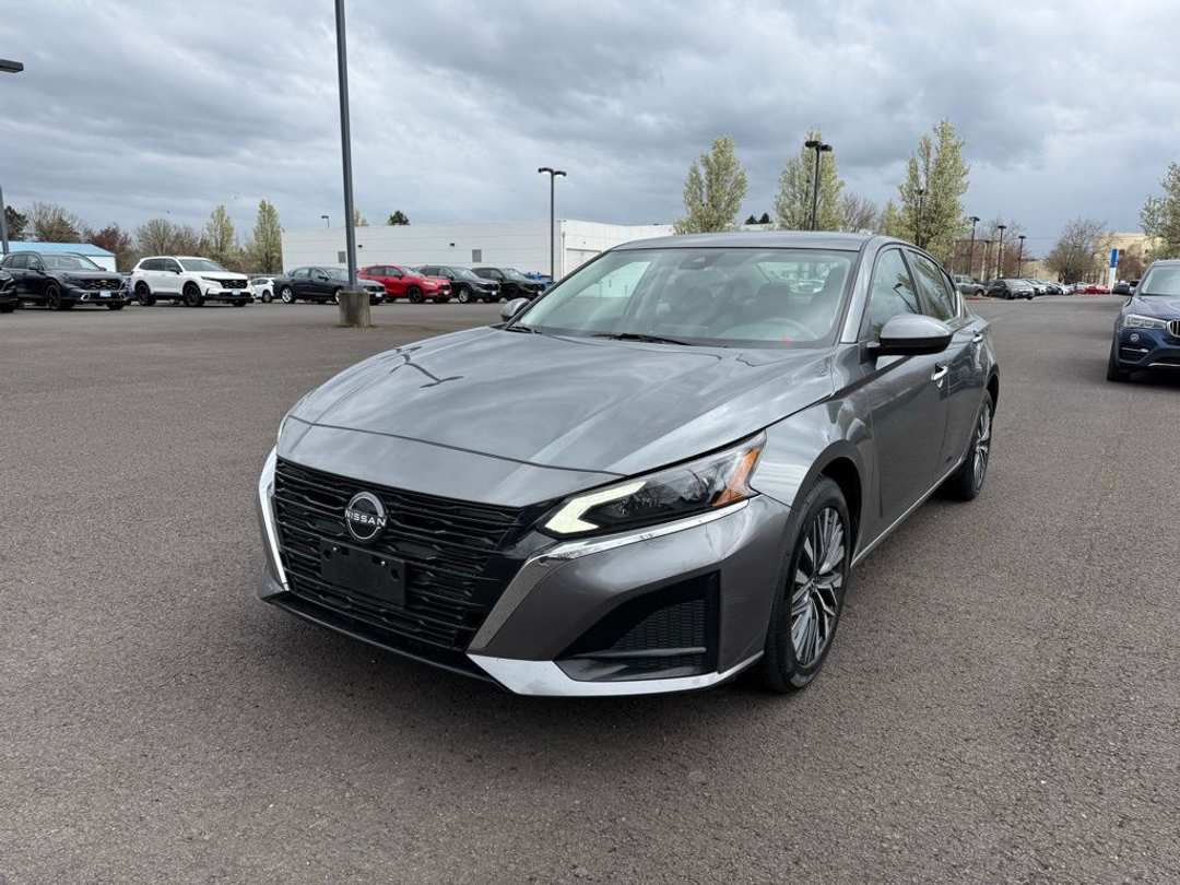 2023 Nissan Altima 2.5 SV - Image 3