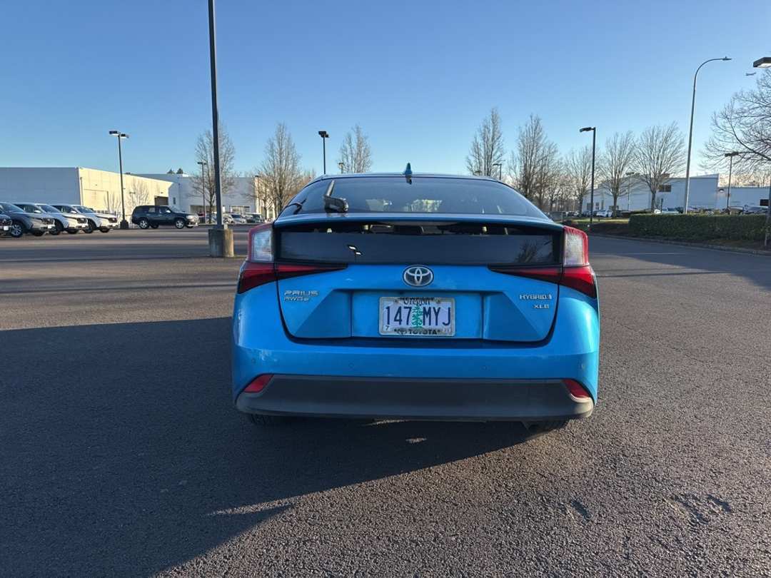2021 Toyota Prius XLE AWDe - Image 6