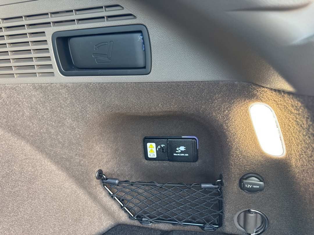 2026 Genesis Electrified Gv70 - Image 14