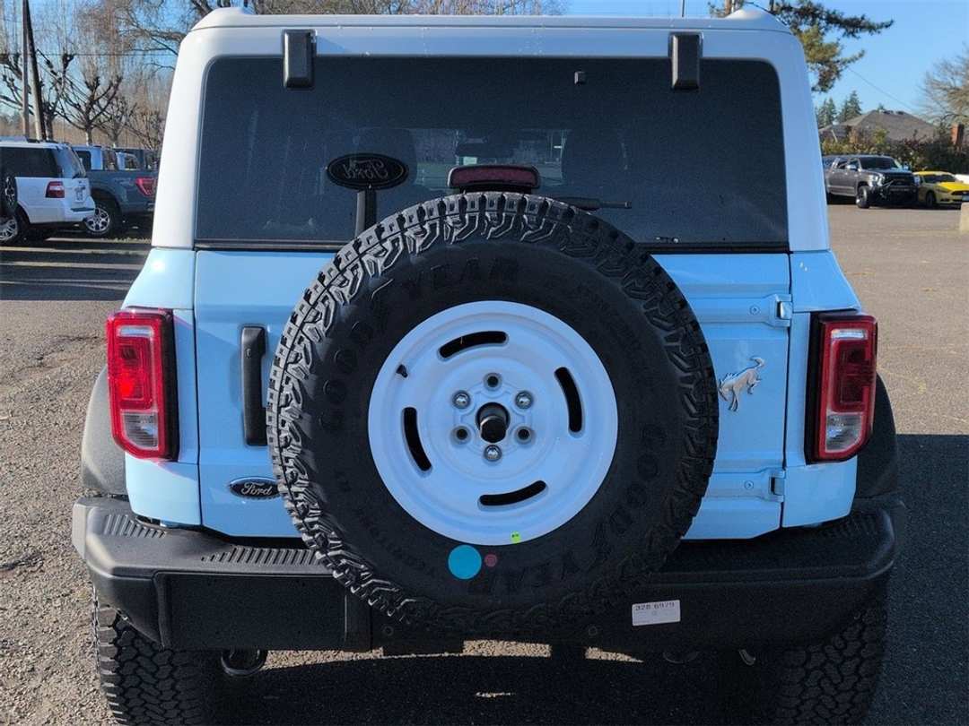 2025 Ford Bronco Heritage Edition - Image 24