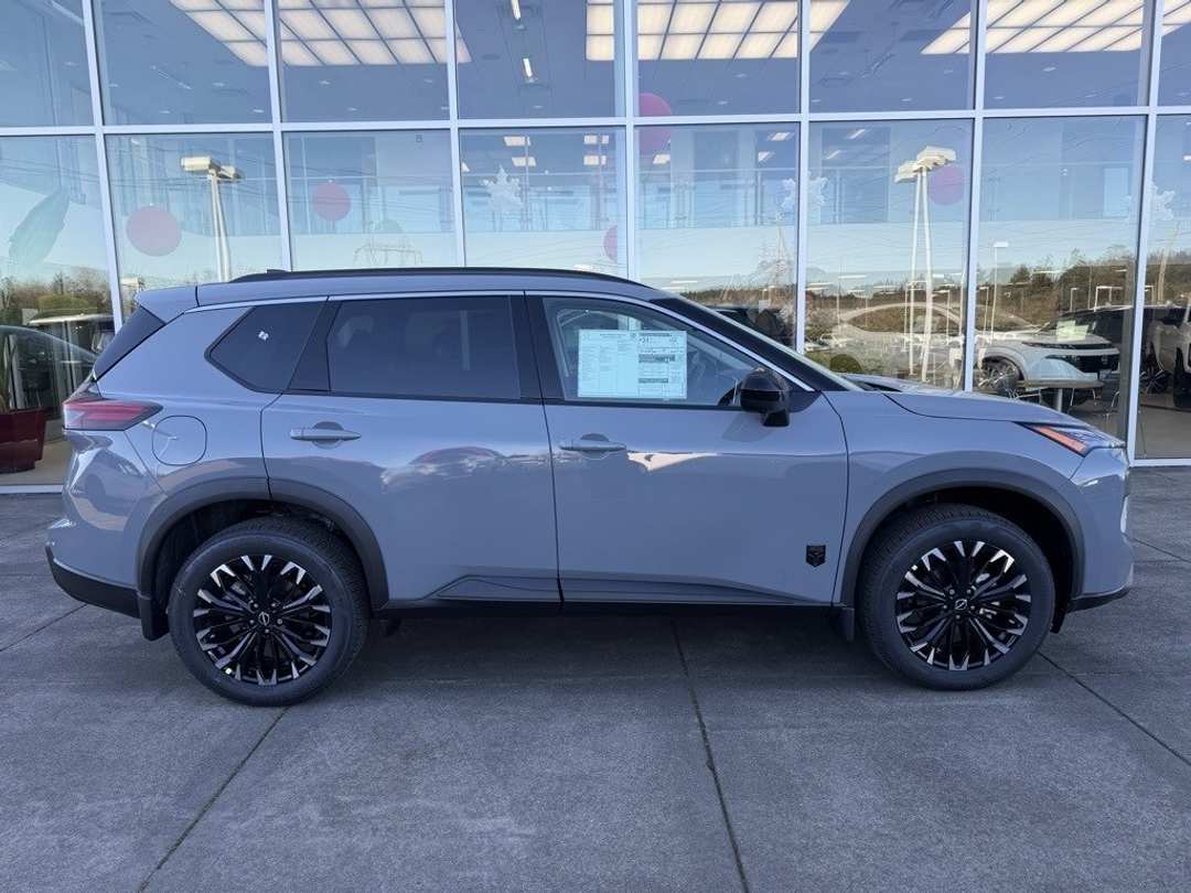 2026 Nissan Rogue Dark Armor - Image 8