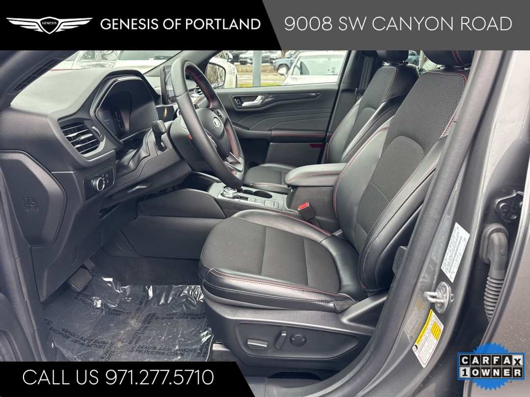 2025 Ford Escape STLine - Image 14