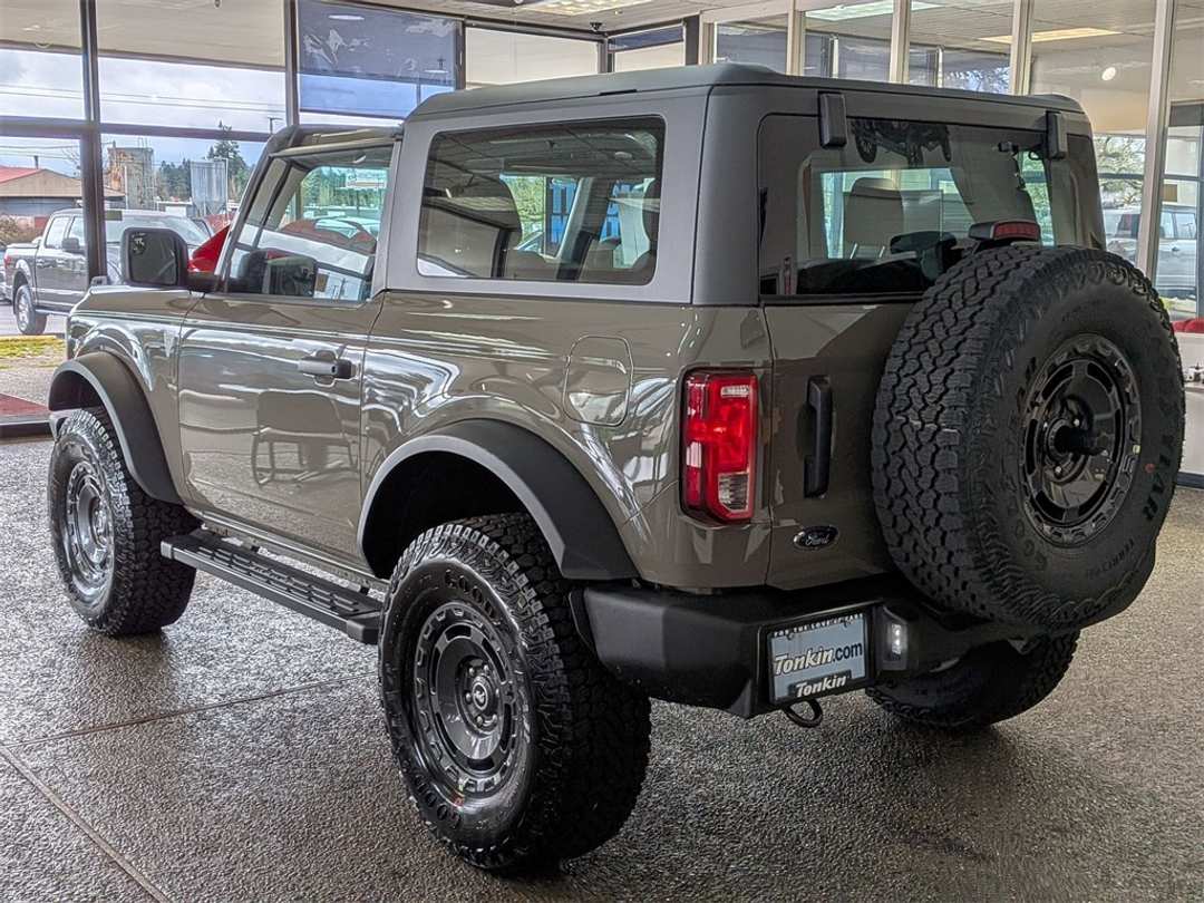 2025 Ford Bronco Base - Image 2