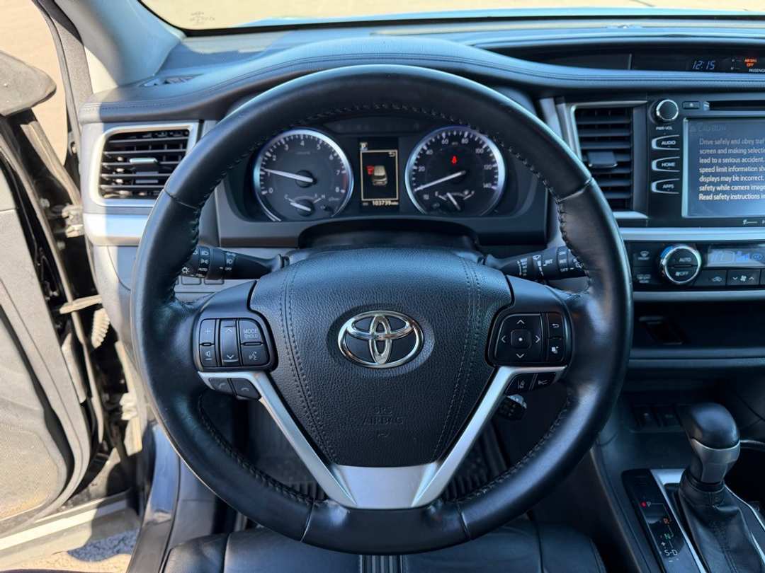 2018 Toyota Highlander SE - Image 19