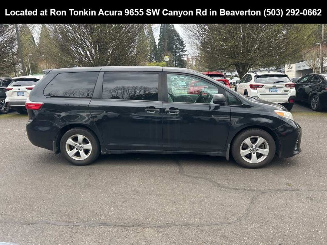2019 Toyota Sienna L - Image 3