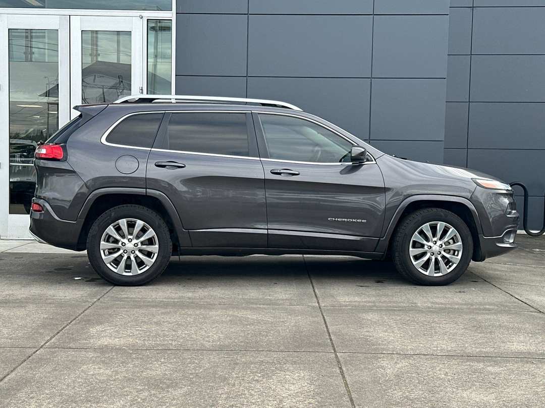 2018 Jeep Cherokee Overland - Image 2