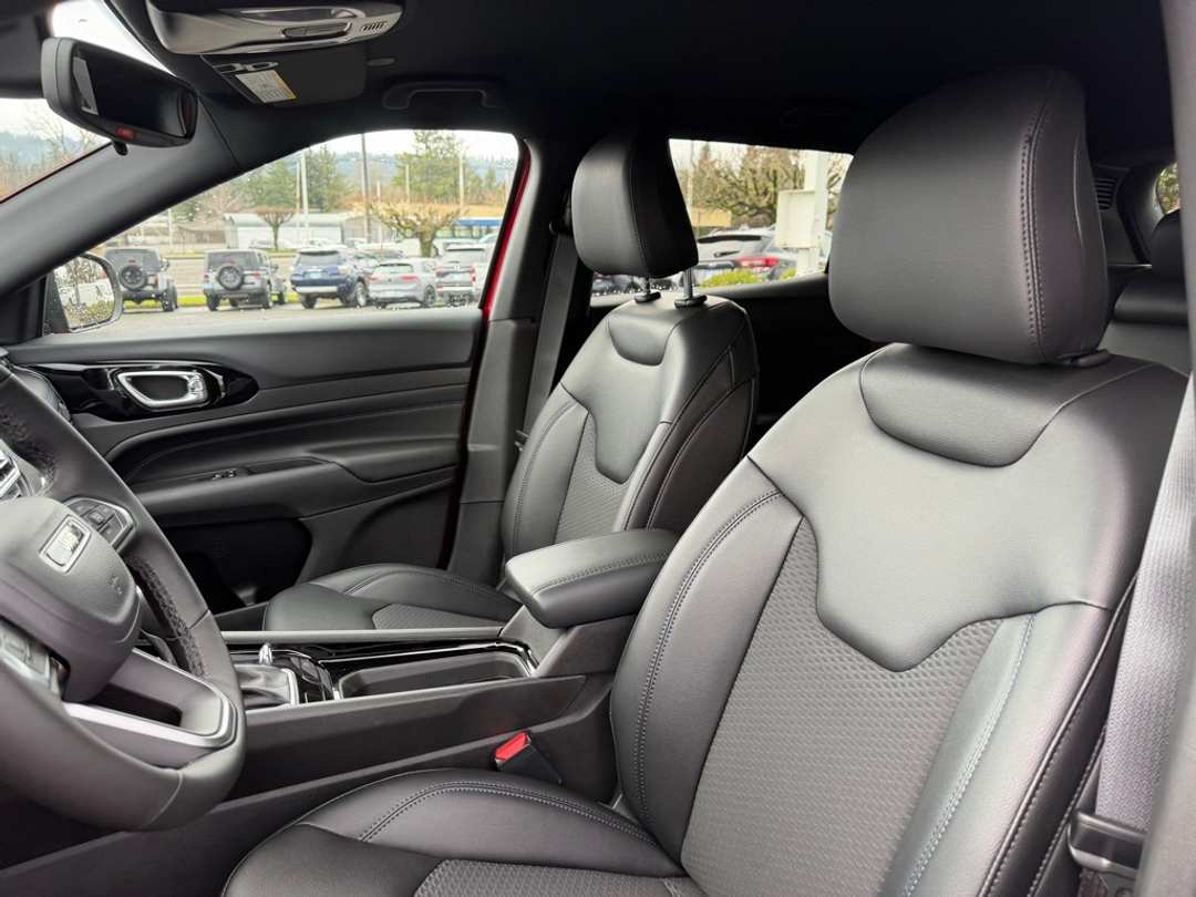 2026 Jeep Compass Latitude - Image 15