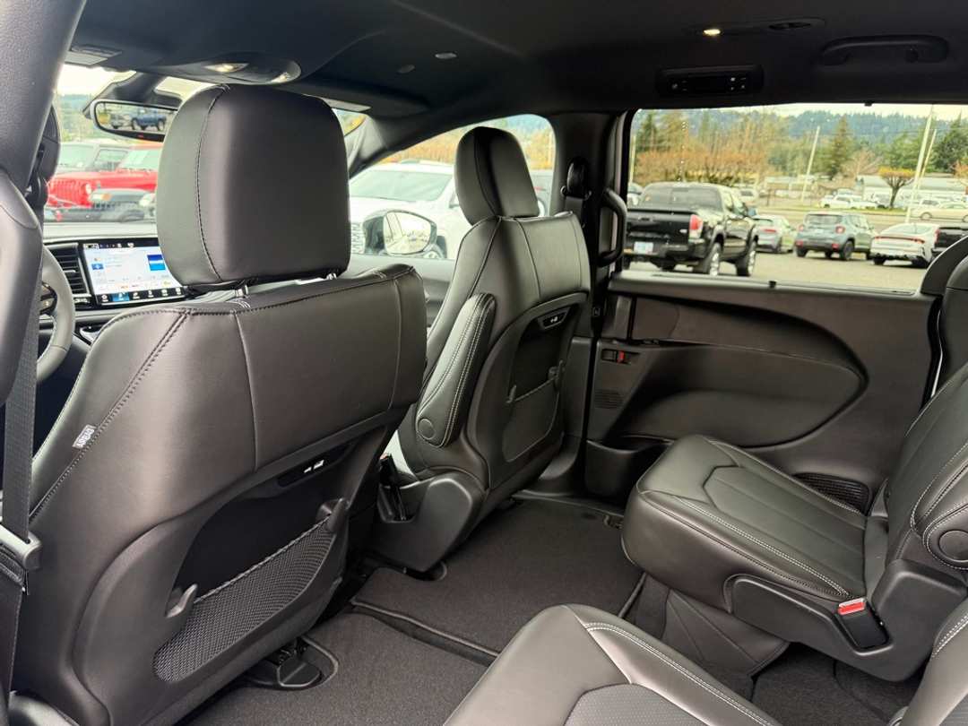 2026 Chrysler Pacifica Select - Image 29