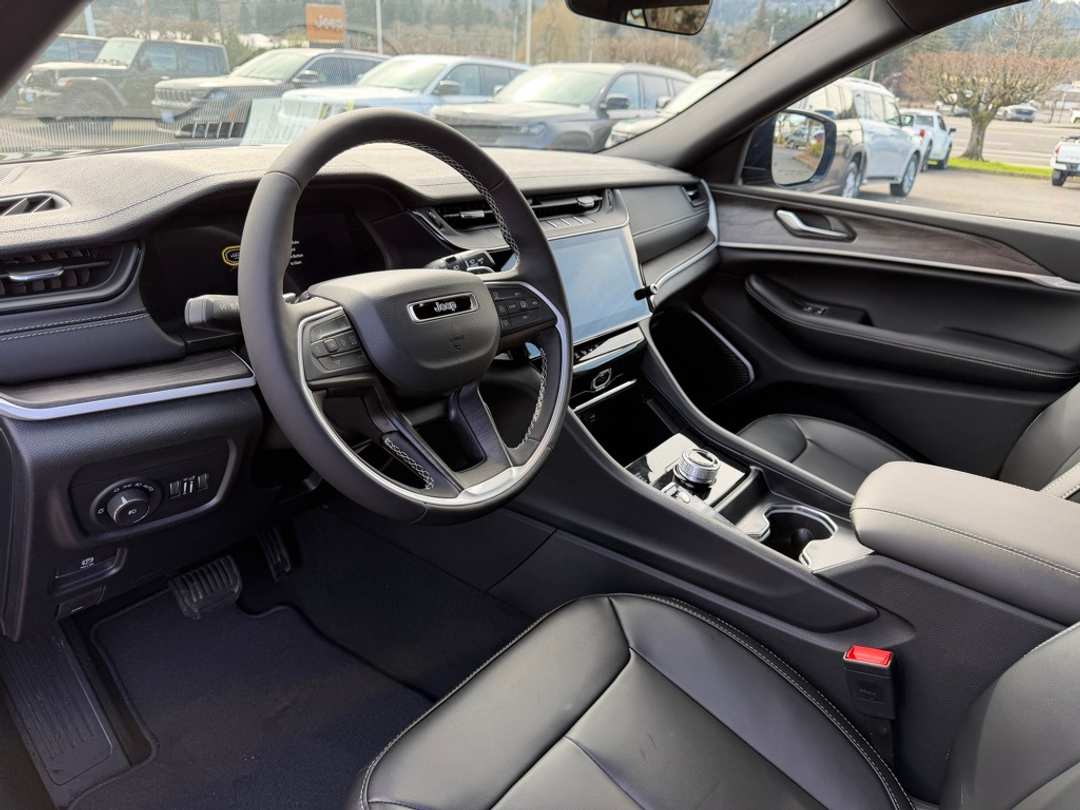 2026 Jeep Grand Cherokee Limited - Image 17