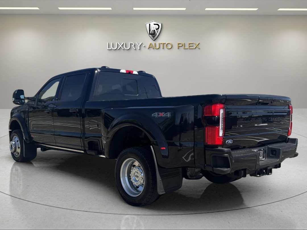 2025 Ford F450 Super Duty Crew Pano Roof Loaded PLATINUM 8 FT - Image 3