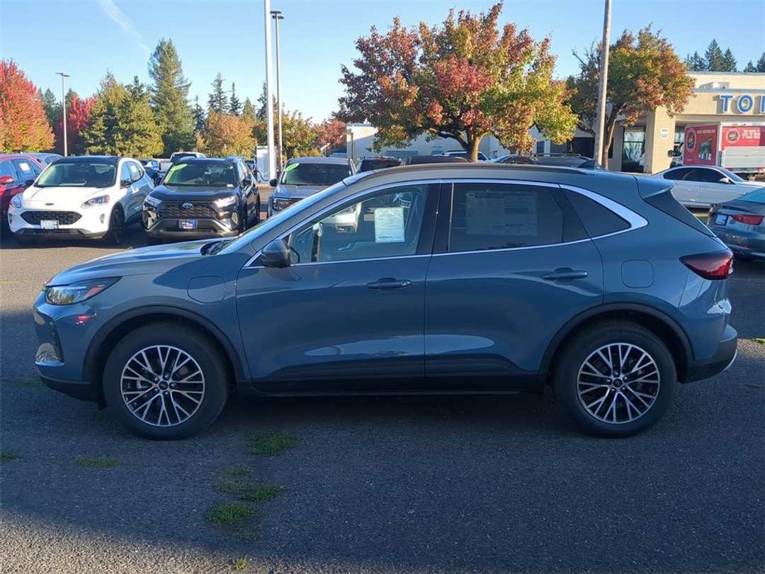 2025 Ford Escape Base - Image 2