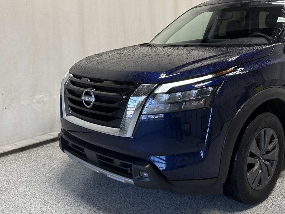 2024 Nissan Pathfinder SV - Image 3