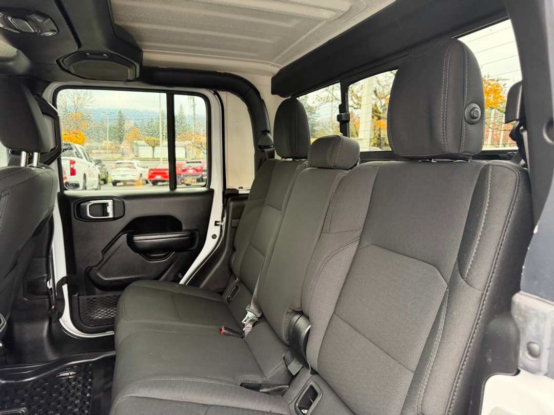 2021 Jeep Gladiator Sport - Image 29